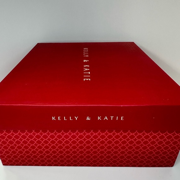 Kelly & Katie Cadene Sandal
New in Box 
Color is Peach - Picture 7 of 8